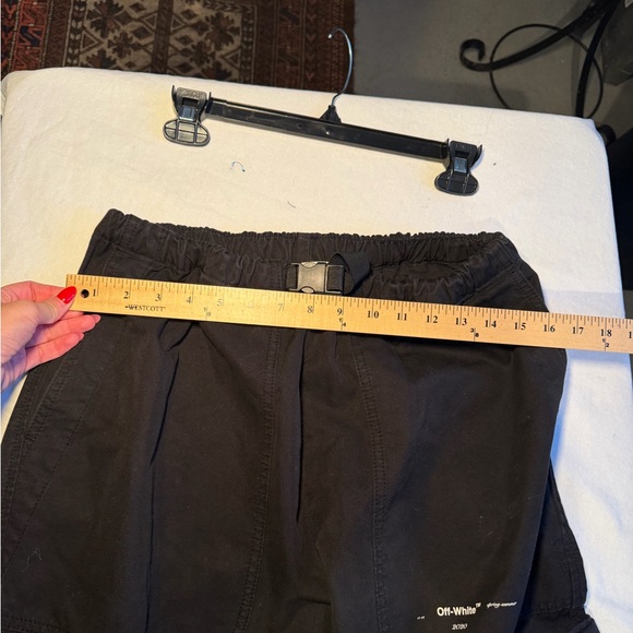 Off-White Black Cargo Pants for Men - Picture 9 of 10